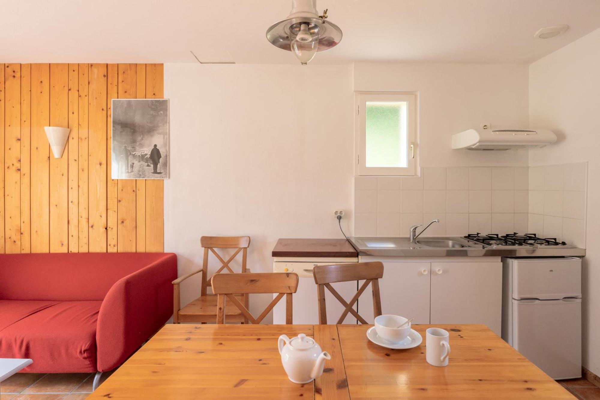 Hotel Domaine De Ramonjuan Bagnères-de-Bigorre Zimmer foto